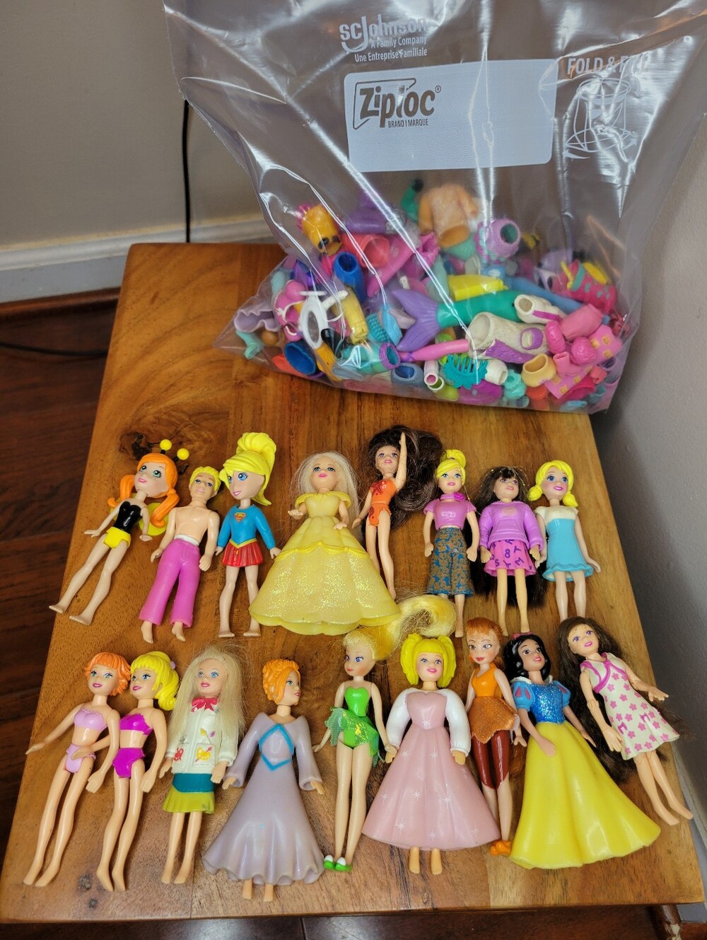 Polly Pocket Lot 17 Dolls + Clothes And Accessories